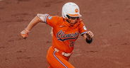 Texas scores late in extras to even Super Regional at one game apiece